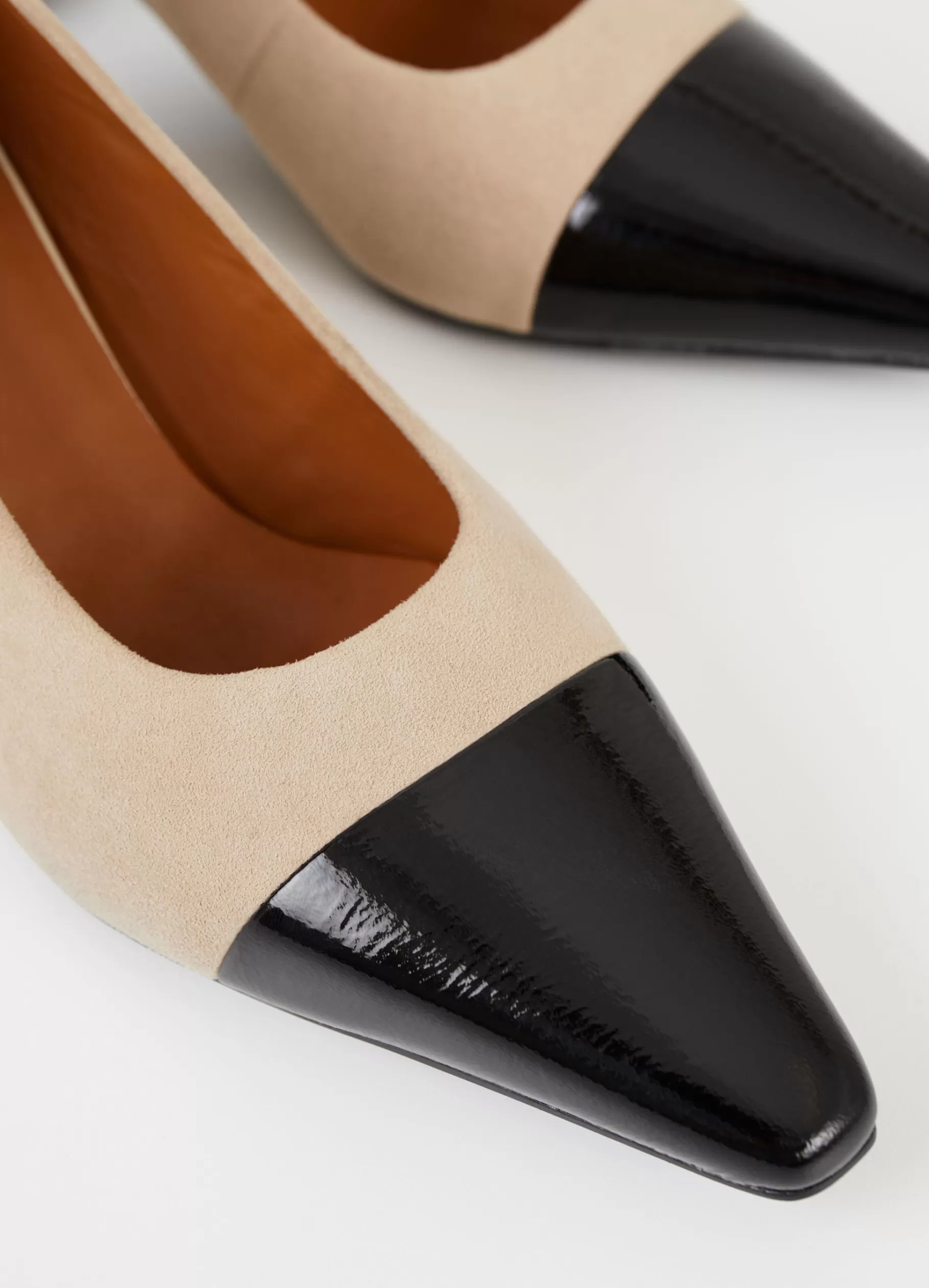 altea_pumps_3-3.webp Vagabond ALTEA PUMPS Beigesuède/lakleer Shop