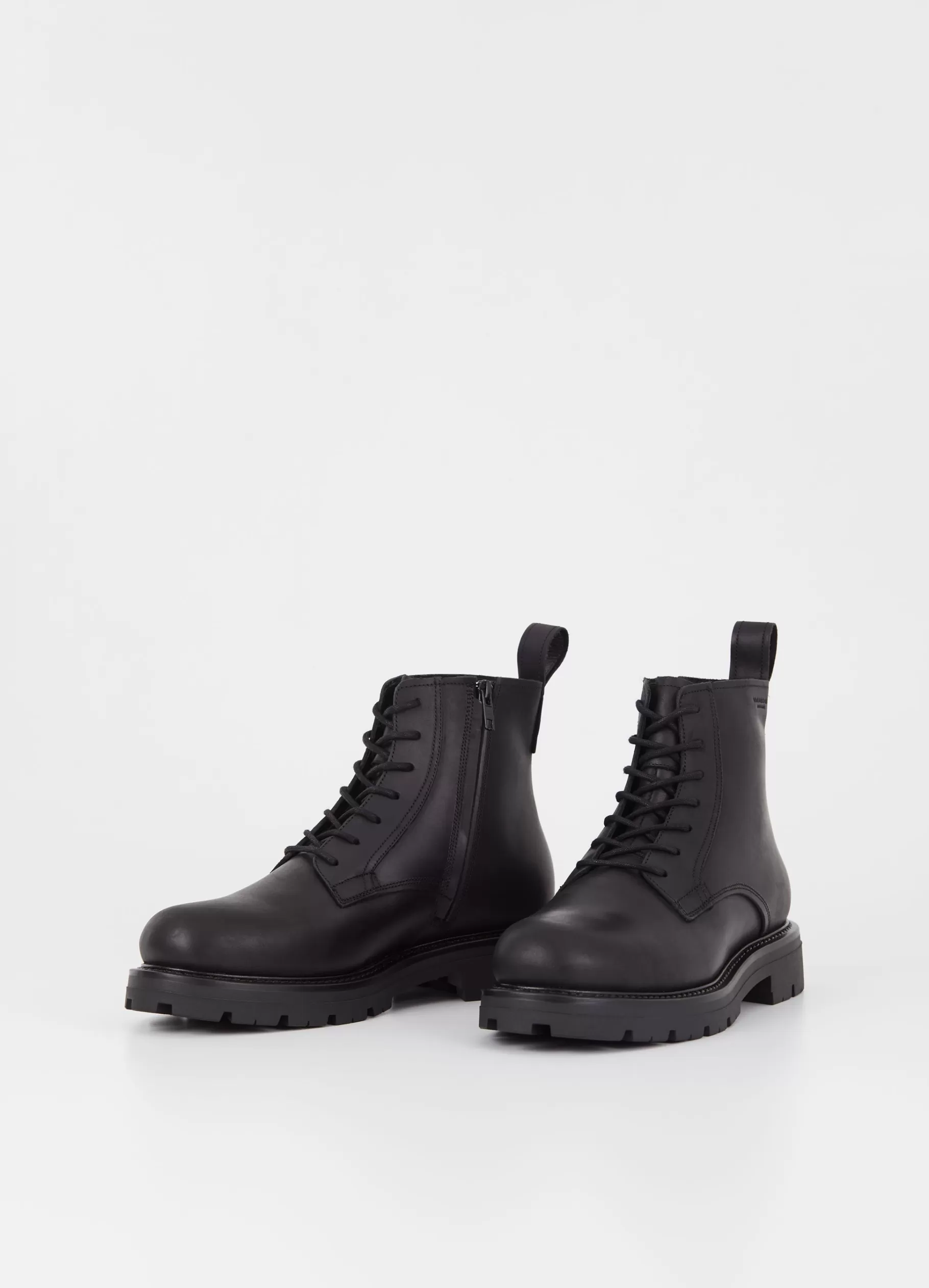 cameron_laarzen_2-3.webp Vagabond CAMERON LAARZEN Zwartgevetnubuck Outlet
