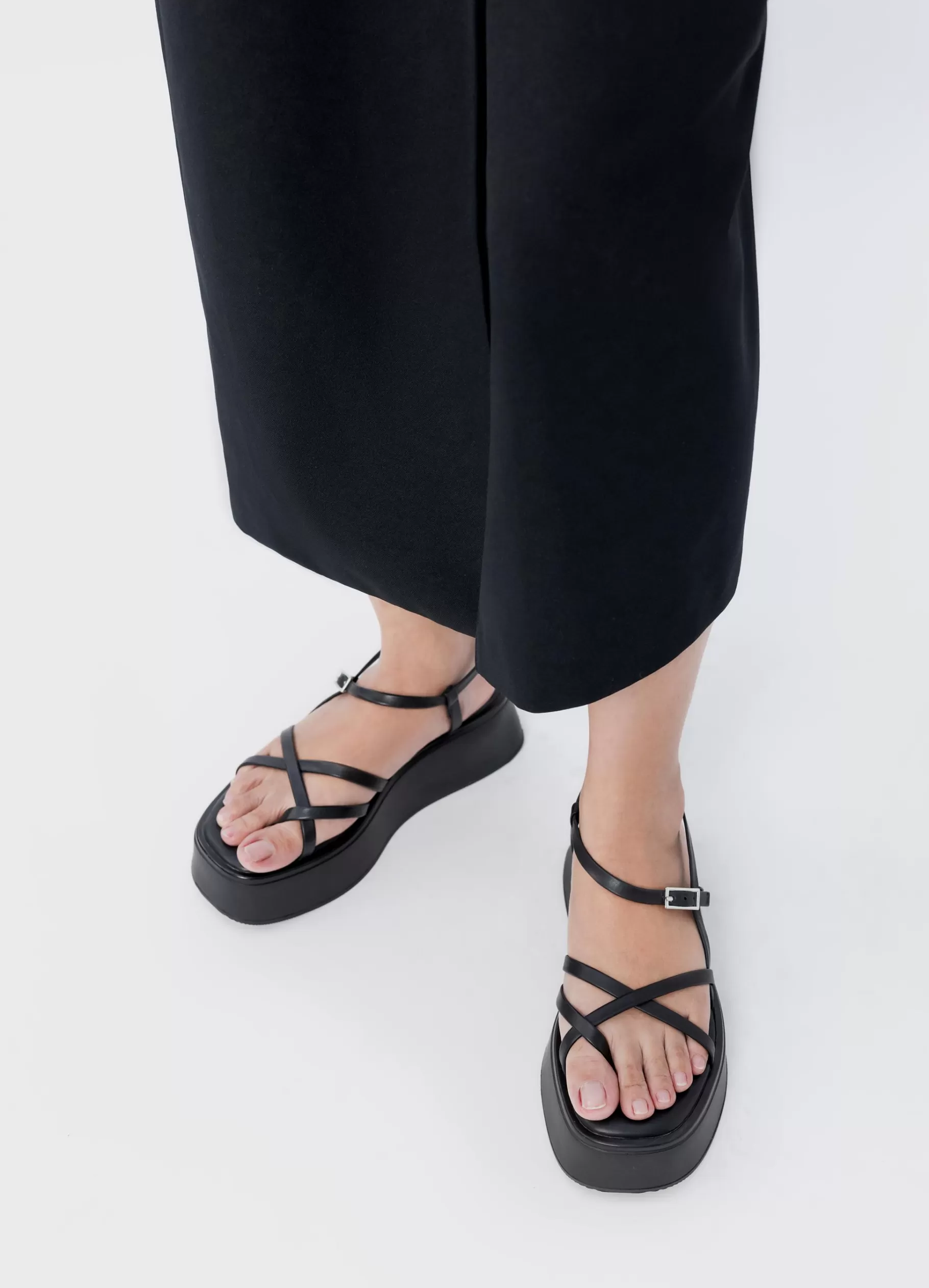 courtney_sandalen_5.webp Vagabond COURTNEY SANDALEN Zwartleer Outlet