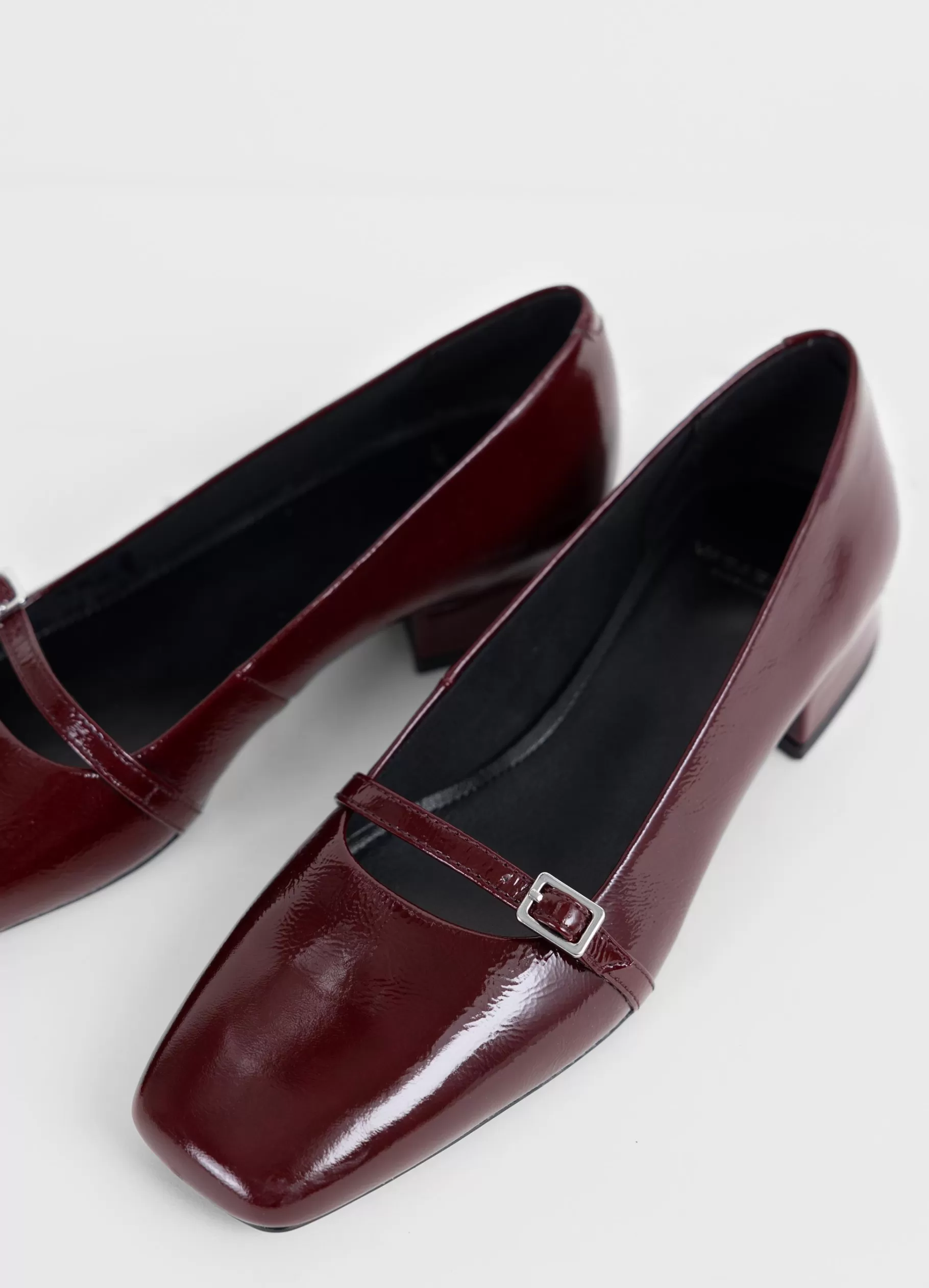 debbi_pumps_4-1.webp Vagabond DEBBI PUMPS Donkerroodlakleer Fashion