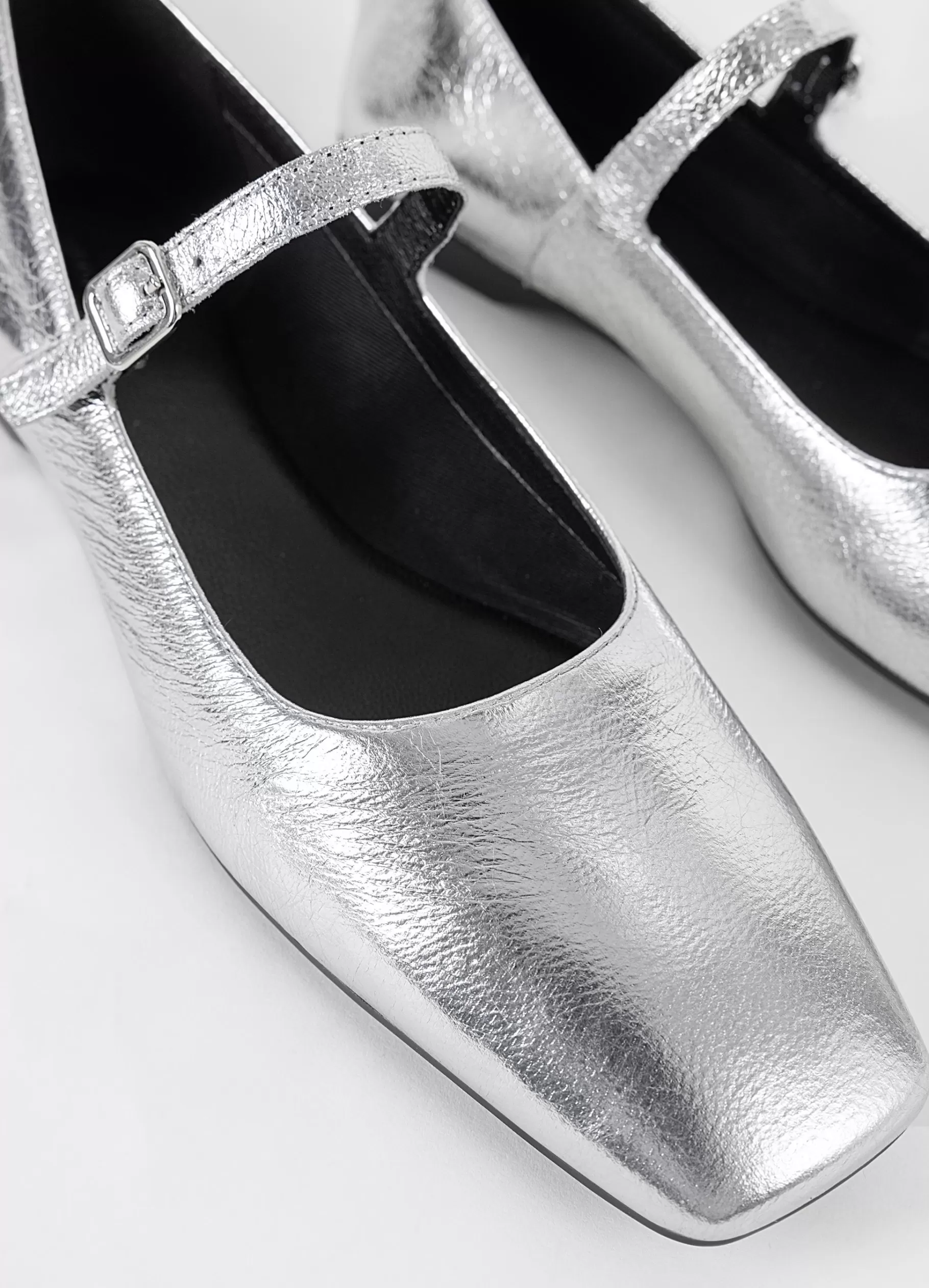 delia_schoenen_4.webp Vagabond DELIA SCHOENEN Zilvermetallicleer Flash Sale