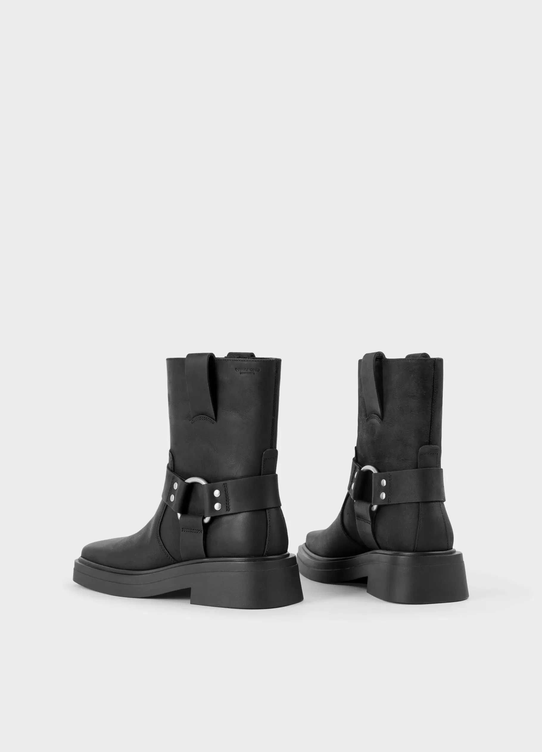 eyra_laarzen_3-1.webp Vagabond EYRA LAARZEN Zwartgevetnubuck Clearance