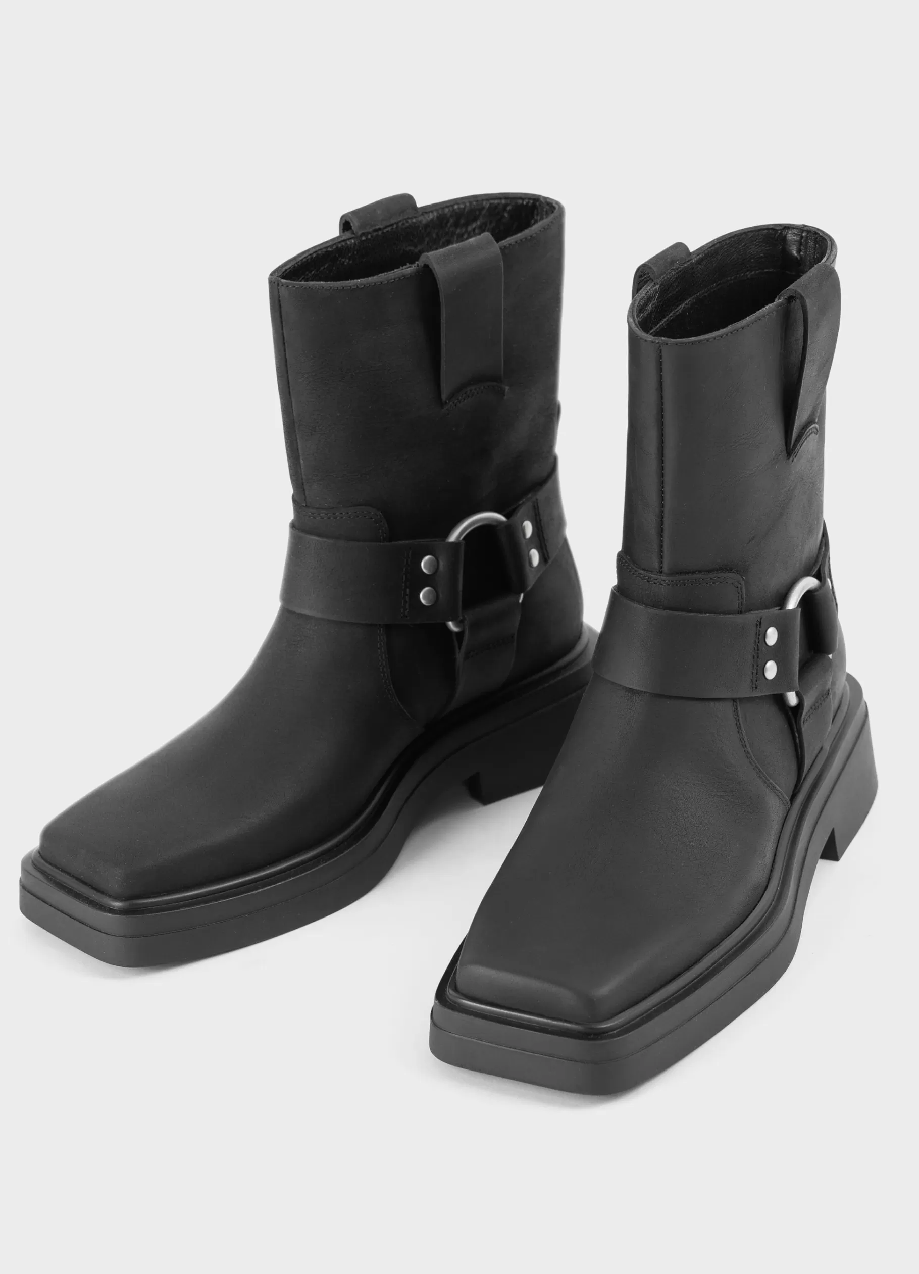eyra_laarzen_4-1.webp Vagabond EYRA LAARZEN Zwartgevetnubuck Clearance