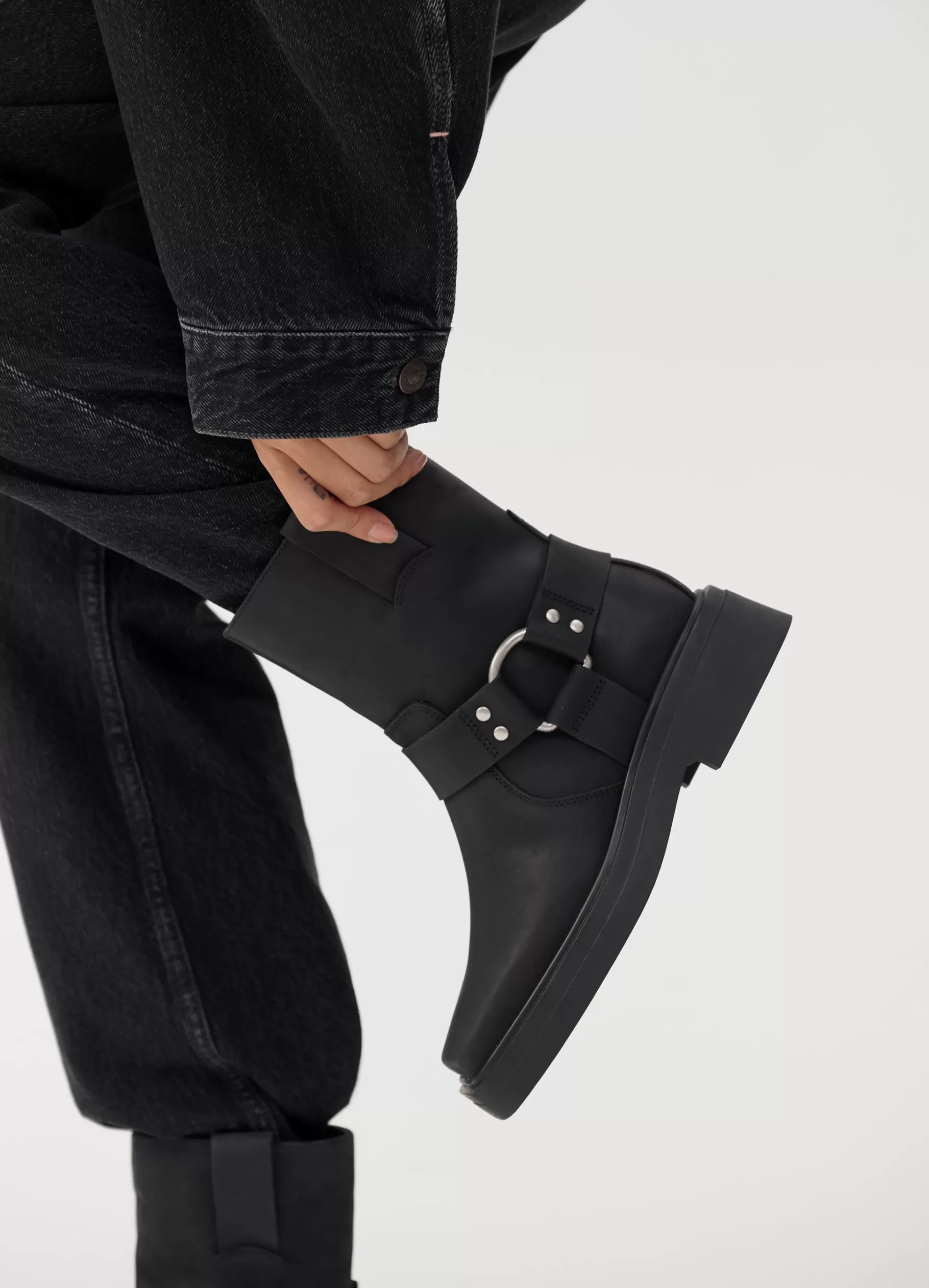eyra_laarzen_5-1.webp Vagabond EYRA LAARZEN Zwartgevetnubuck Clearance
