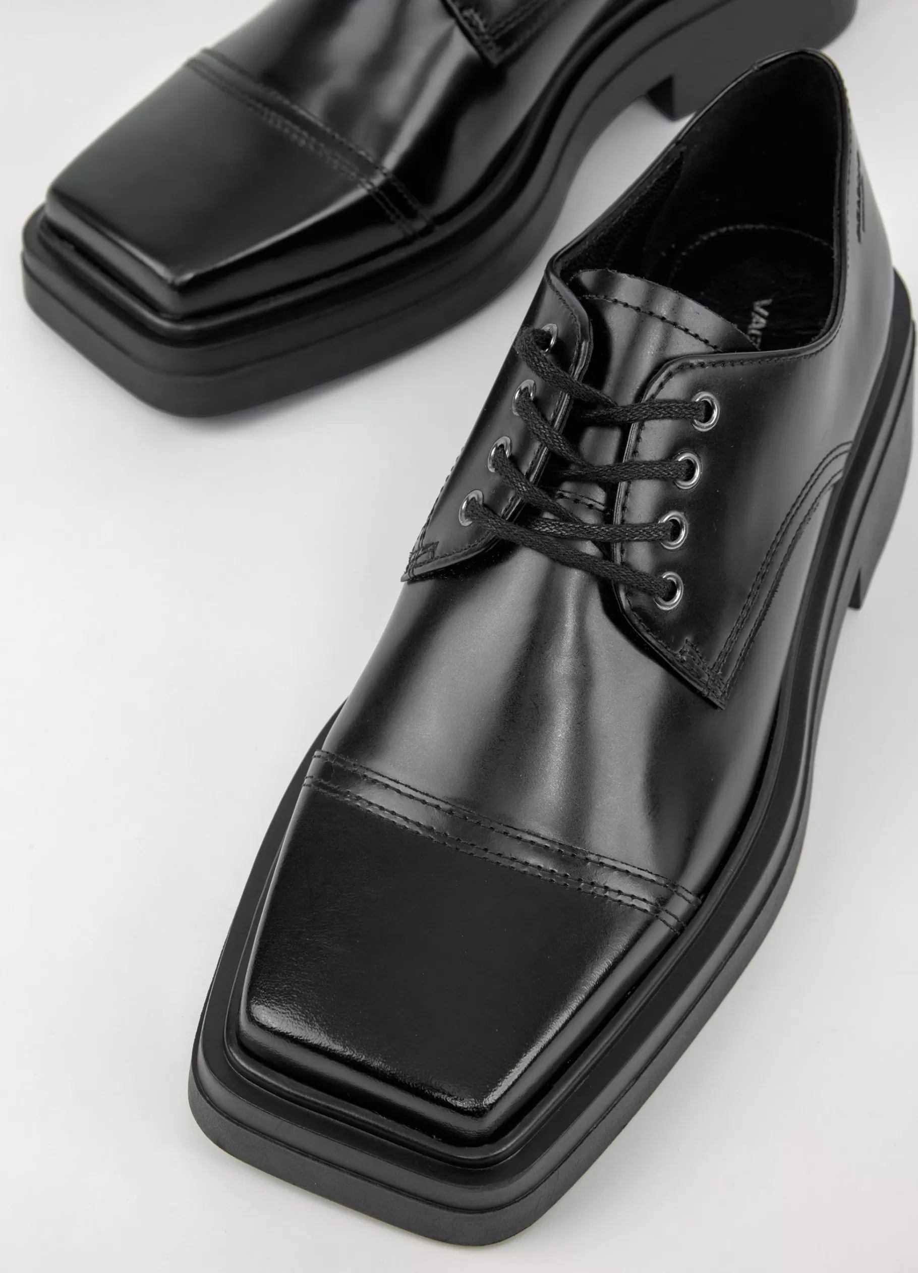 eyra_schoenen_4.webp Vagabond EYRA SCHOENEN Zwartgepolijstleer Clearance