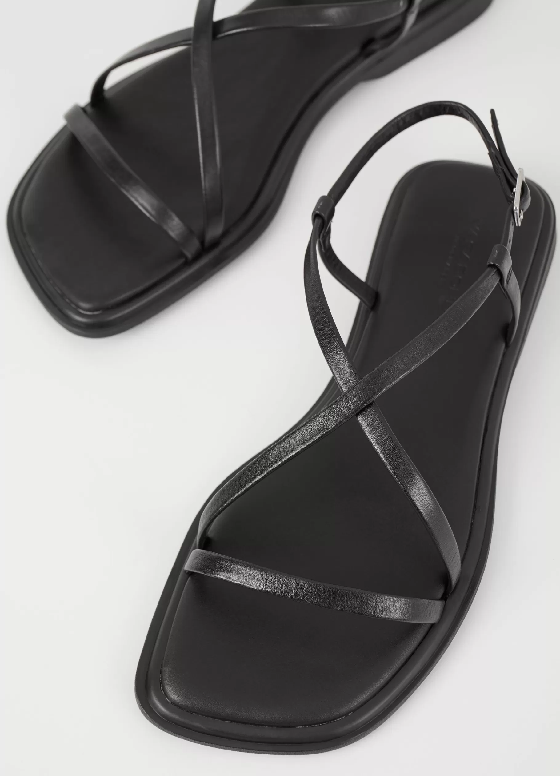 izzy_sandalen_3-1.webp Vagabond IZZY SANDALEN Zwartleer Fashion