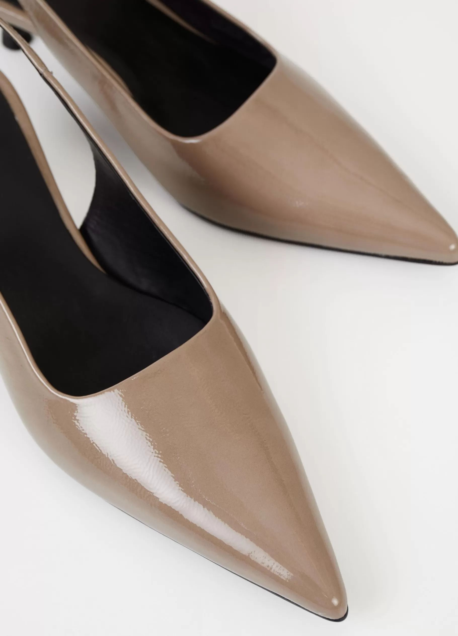 lykke_pumps_4-10.webp Vagabond LYKKE PUMPS Lichtbruinlakleer Flash Sale