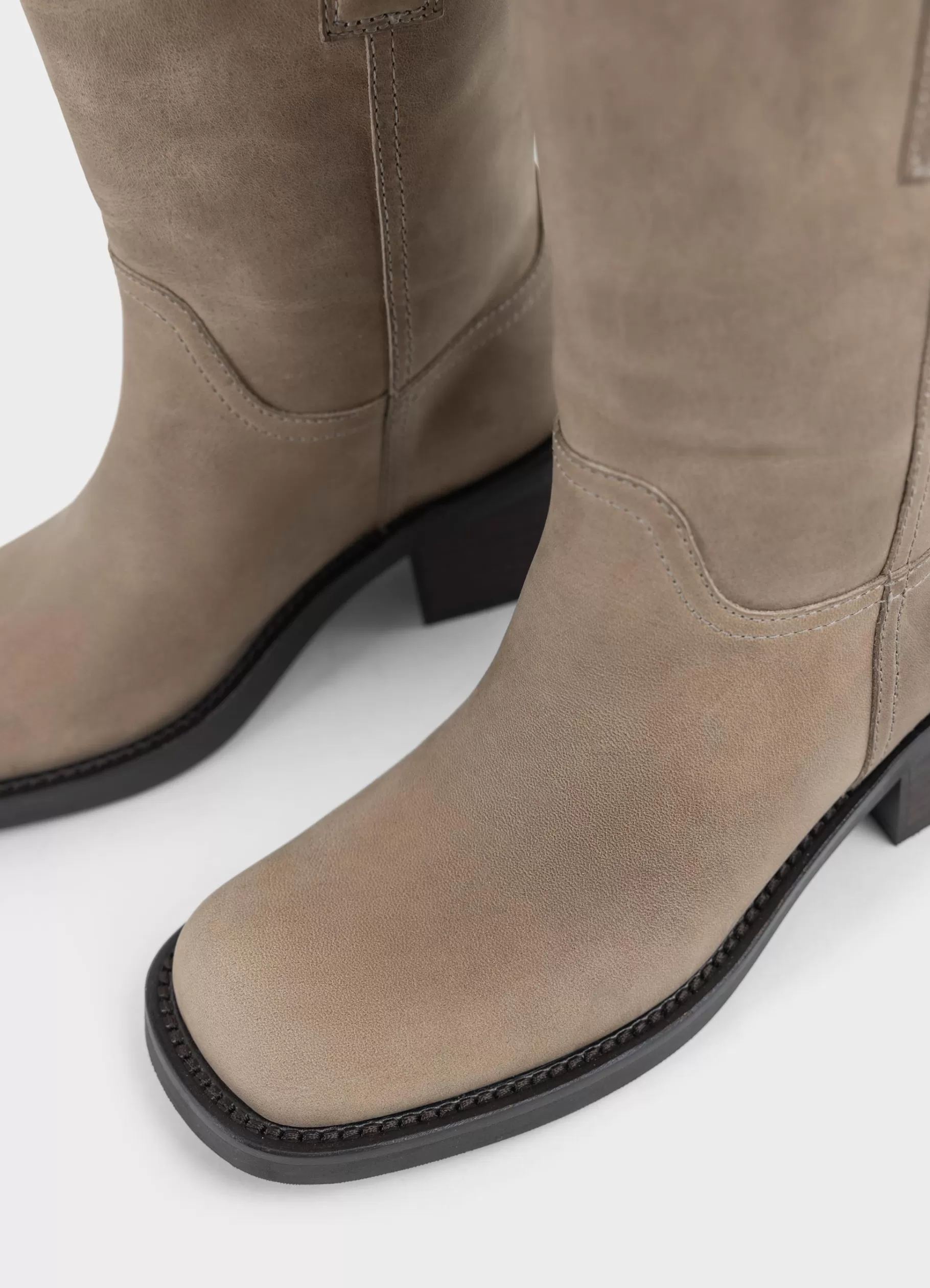 nour_hoge_laarzen_3.webp Vagabond NOUR HOGE LAARZEN Lichtbruingevetnubuck Clearance